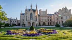 Från Wien och Bratislava: Moravia: Lednice slott och park