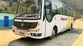 Da Kathmandu : Bus turistico di lusso per Chitwan (Sauraha)