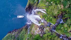 From Queenstown: Milford Sound Tour and Cruise with Lunch