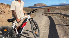 La Graciosa: Leih dir ein ELEKTROFAHRRAD und erkunde die Insel in deinem eigenen Tempo.