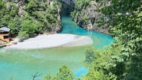 Von Tirana/Durrës: Tagesausflug zum Shala-Fluss und Koman-See