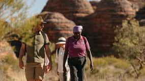 De Halls Creek a Bungles: Vuelo/conducción + guías locales aborígenes
