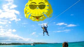 Belle Mare Vattensporter:Undervattensvandring, Parasailing, Tube Ride
