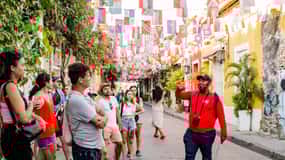 Shared Getsemani Art District Tour with Wireless Live System