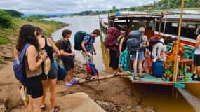 Chiang Rai: Traslado de 2 días a Luang Prabang en barco lento