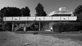 IVREA: Tour of the industrial city of the 20th century. UNESCO site.