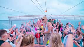 Playa de Palma: Bådfest med DJ, buffet og underholdning