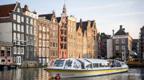 Amsterdam: City Centre Canal Cruise & Free Dutch Stroopwafel
