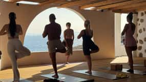 Mykonos: Sunset Group Yoga Session