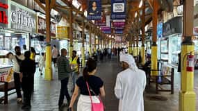 Walking Tour in Dubai. Souks, Museen, lokales Essen testen