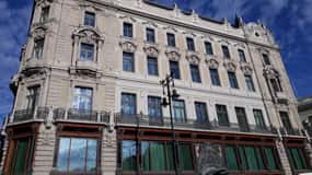 Budapest: Pest Side Walking Tour with Folk Music Performance