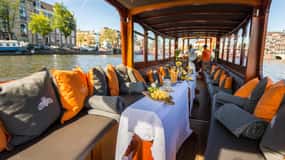 Amsterdam: Classic Saloon Boat Cruise with Cheese & Wine
