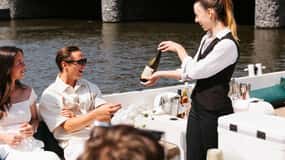 Amsterdam De nieuwste kaas- en wijn grachtenrondvaart