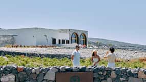 Thirassia : Visite d'un domaine viticole avec dégustation de vins de première qualité