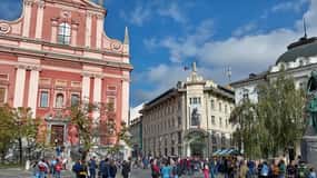 Ljubljana: Wonderful tour fun experience time history