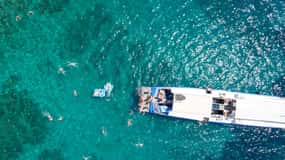 Slatine: Błękitna Laguna, wrak statku i Trogir All Inclusive Tour