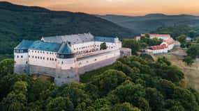 Замки, Чичмани та Братислава