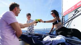 Barcelona: Sailing Tour with Vermouth and Drinks