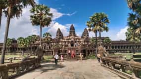Viagem privada de dois dias: templos de Angkor com vila flutuante