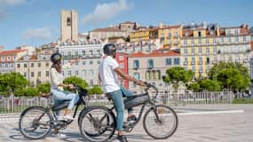 Lissabon: Rundtur i kullarna, Alfama och Mouraria med elcykel