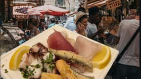 Guided tour of Ortigia with Fish Street Food at the market