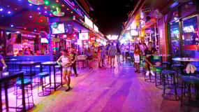 Phuket: Sunset, Beach, and Nightlife Tour with Local Food