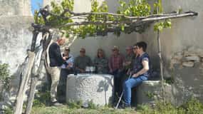 Fra Sitges: Vinsmagning på 2 vingårde, snacks og afhentning