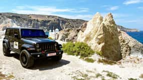 Milos: Luxury Jeep Safari with BBQ & Drinks