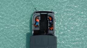 Bacalar: 3-hr Pontoon Boat Tour with Beach Club + Kayaks