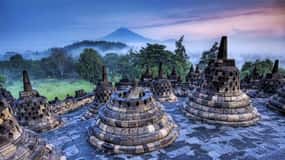 Yogyakarta: Borobudur Half-Day Tour with Climb up Access