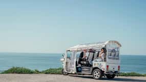 Visite d'une demi-journée en tuk-tuk à Porto : Clérigos, bord de mer et points de vue