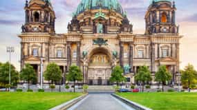 Skip-the-line Berlin Cathedral and Old Town Private Tour