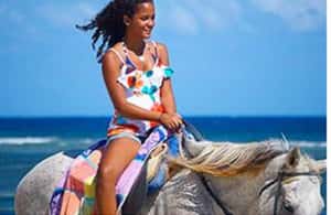imagem n.3 de Transporte para o passeio a cavalo e natação em Chukka atividade em Montego Bay, carregada pelo fornecedor