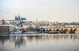 imagem n.3 de Praga: Cruzeiro turístico no rio Vltava atividade em República Tcheca, carregada pelo fornecedor