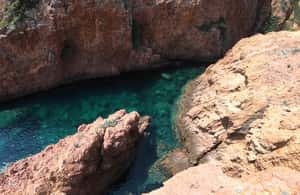 Saint-Raphaël, Var içindeki Fréjus: Esterel Calanques Turu (Konforlu Tekne) + Yüzme Mola etkinliğinin tedarikçi tarafından yüklenen 4 no'lu görseli