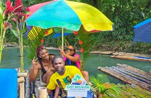 imagem n.4 de Montego Bay: Rafting de bambu com massagem em pedra calcária e compras atividade em Letes, carregada pelo fornecedor