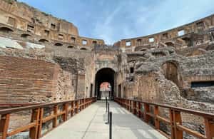 imagem n.4 de Roma: Tour pelo Coliseu com acesso à Arena dos Gladiadores atividade em Roma, carregada pelo fornecedor