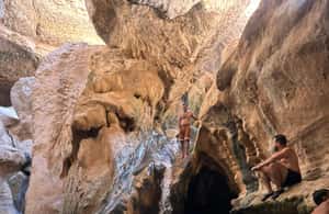 Obraz nr 3 z atrakcji Muscat: Prywatna wycieczka po Wadi Shab i Bimmah Sinkhole + bezpłatny lunch w Al-Mintakat asz-Szarkijja, przesłany przez organizatora