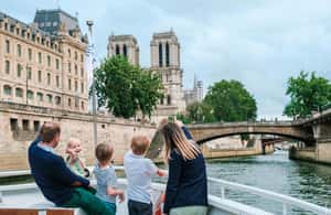 image n.4 of Paris: Fast access Seine River Cruise from Eiffel Tower activity in Paris, uploaded by supplier