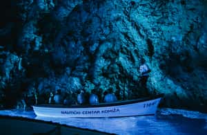 imagen n.º 3 de Split: excursión de un día a la cueva Azul, Vis y Hvar en lancha rápida actividad en Dalmacia, subida por el proveedor