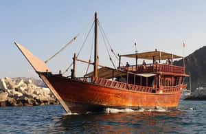 Immagine nº 3 di Muscat - Crociera costiera e al tramonto in dhow omanita (2 ore) attività a Mascate, caricata dal fornitore