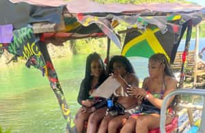 imagem n.4 de Ocho Rios: Rafting no rio Bamboo e cavalgadas atividade em Clarendon, carregada pelo fornecedor