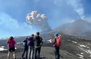 imagen n.º 3 de Excursión al Etna a 3000 mt. con teleférico y jeep 4x4 actividad en Catania, subida por el proveedor