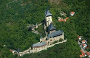 Immagine nº 3 di Praga: Tour guidato del Castello di Karlštejn con biglietto d'ingresso attività a Karlštejn, caricata dal fornitore