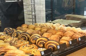 image n.3 of Bordeaux: Early Bird Small-Group Tour with Coffee & Pastry activity in Bordeaux, uploaded by supplier