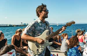 Bild Nr. 4 von Barcelona: Katamaran-Kreuzfahrt bei Sonnenuntergang mit Live-Musik Aktivität in Barcelona, hochgeladen vom Anbieter