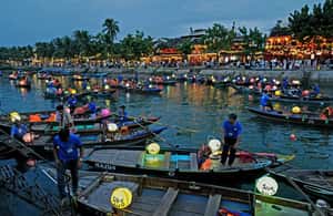 image n.4 of Hoi An: Hoai River Boat Trip by Night with Release Lantern activity in Hoi An, uploaded by supplier