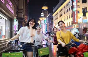 Image N°3 de Shanghai : 4 heures d'aventure dans la vie nocturne et de dégustation à vélo activité à Shanghaï, publiée par le prestataire