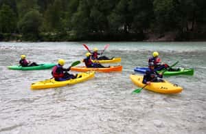 imagem n.4 de Soča: Experiência de caiaque no rio Soča com fotos atividade em Eslovênia Central, carregada pelo fornecedor