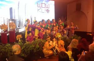 kuva n.4/Yksityinen maaginen näkymä Petronas-torneille ja kulttuurillinen illallinen aktiviteetista Kuala Lumpur, jonka toimittaja on ladannut